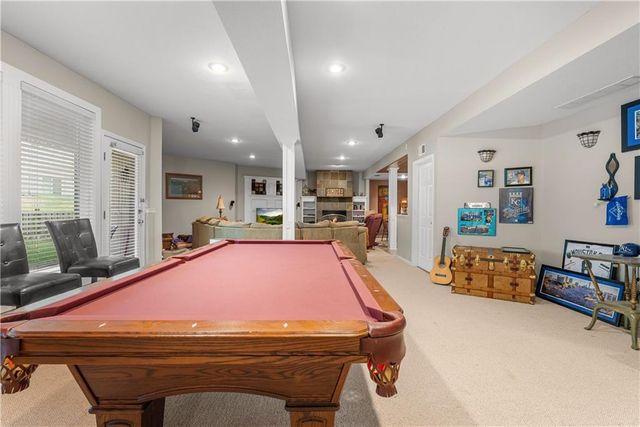 713 NE Plumbrook Place, Lee's Summit, MO 64064