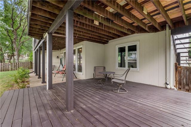 713 NE Plumbrook Place, Lee's Summit, MO 64064