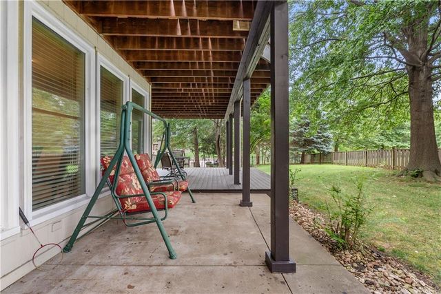 713 NE Plumbrook Place, Lee's Summit, MO 64064