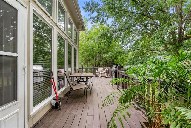713 NE Plumbrook Place, Lee's Summit, MO 64064