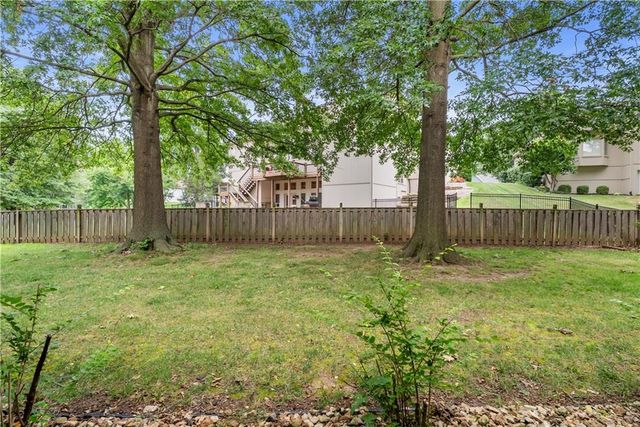 713 NE Plumbrook Place, Lee's Summit, MO 64064