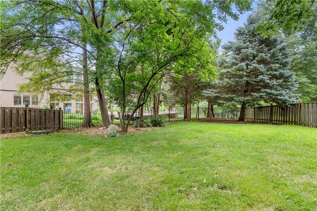 713 NE Plumbrook Place, Lee's Summit, MO 64064