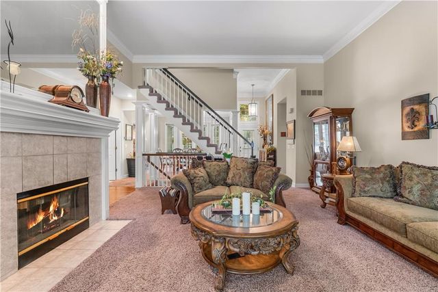 713 NE Plumbrook Place, Lee's Summit, MO 64064