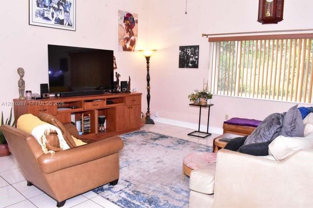 1231 SW 102nd Ave, Pembroke Pines, FL 33025