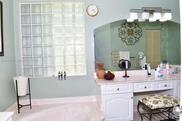 1231 SW 102nd Ave, Pembroke Pines, FL 33025