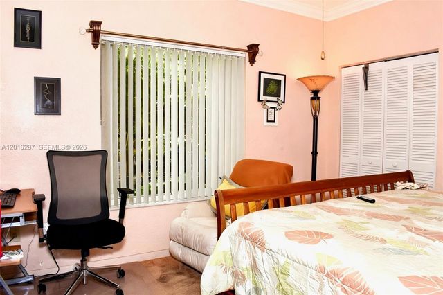 1231 SW 102nd Ave, Pembroke Pines, FL 33025