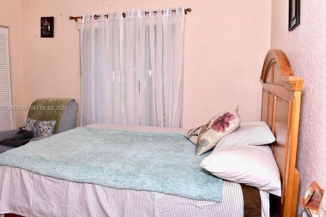 1231 SW 102nd Ave, Pembroke Pines, FL 33025