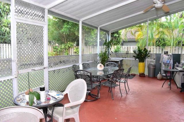 1231 SW 102nd Ave, Pembroke Pines, FL 33025