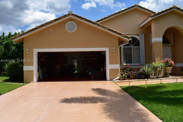 1231 SW 102nd Ave, Pembroke Pines, FL 33025
