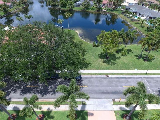 1231 SW 102nd Ave, Pembroke Pines, FL 33025