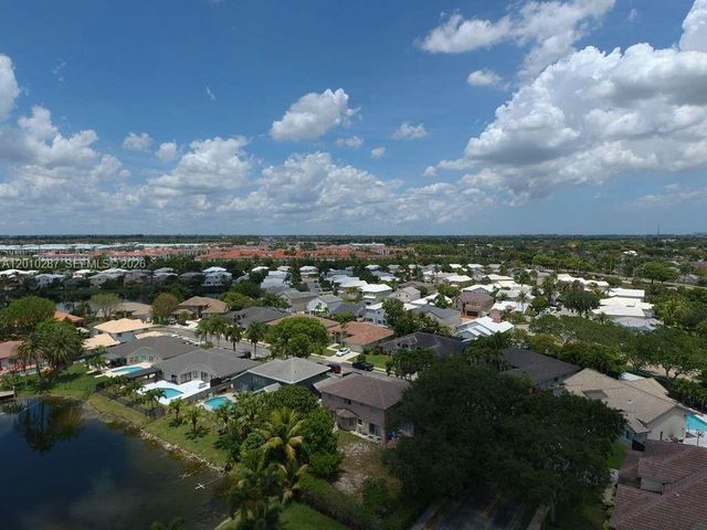 1231 SW 102nd Ave, Pembroke Pines, FL 33025