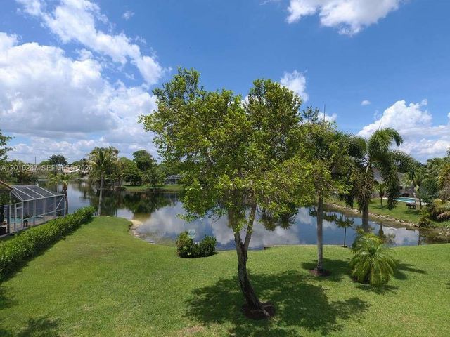 1231 SW 102nd Ave, Pembroke Pines, FL 33025