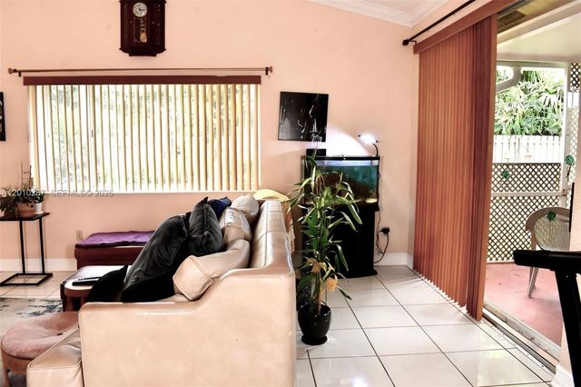 1231 SW 102nd Ave, Pembroke Pines, FL 33025