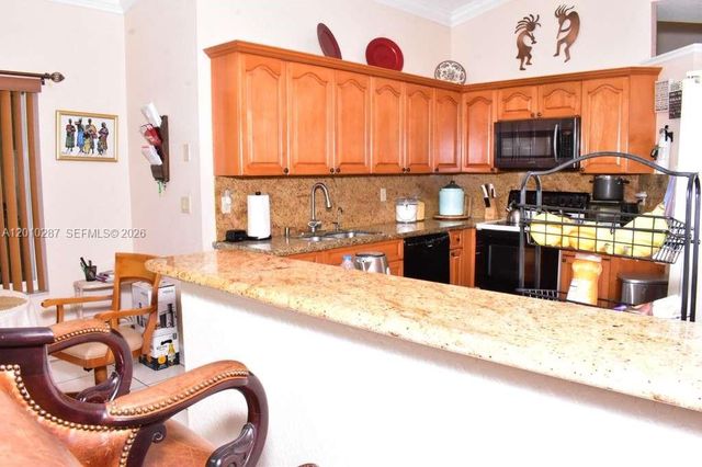 1231 SW 102nd Ave, Pembroke Pines, FL 33025
