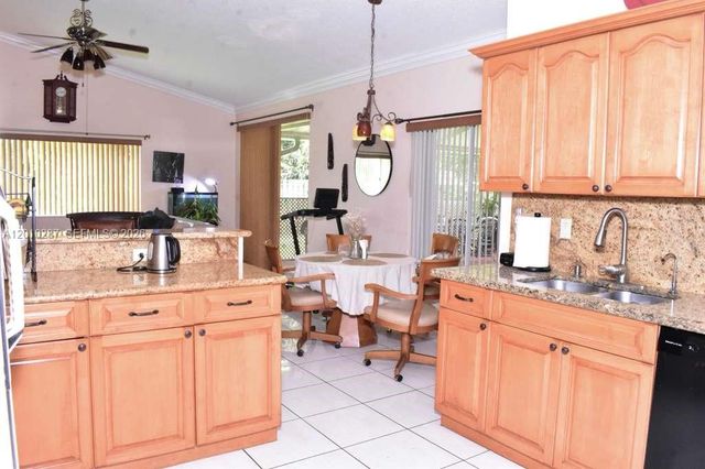 1231 SW 102nd Ave, Pembroke Pines, FL 33025