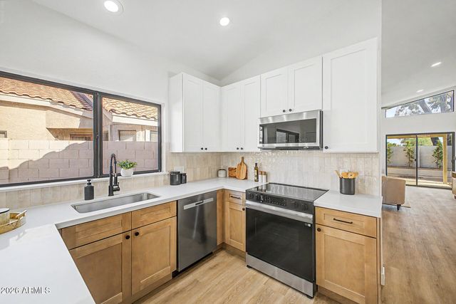 9751 W MCRAE Way, Peoria, AZ 85382
