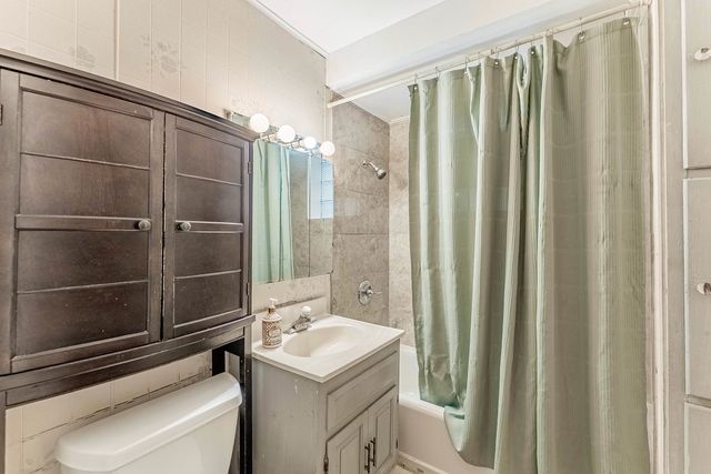 1951 S Central Avenue, Cicero, IL 60804