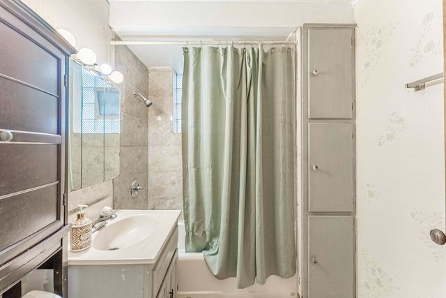 1951 S Central Avenue, Cicero, IL 60804