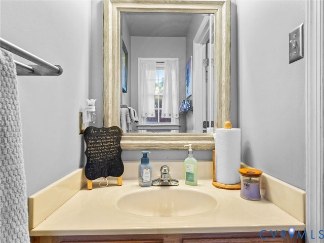 6507 Fairpines Rd, North Chesterfield, VA 23234