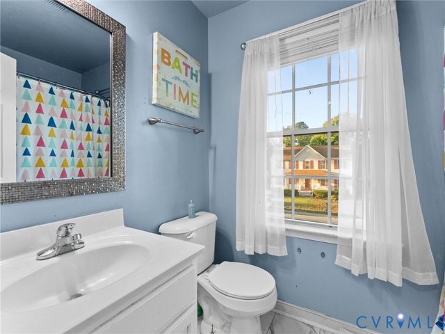 6507 Fairpines Rd, North Chesterfield, VA 23234