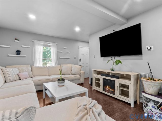 6507 Fairpines Rd, North Chesterfield, VA 23234