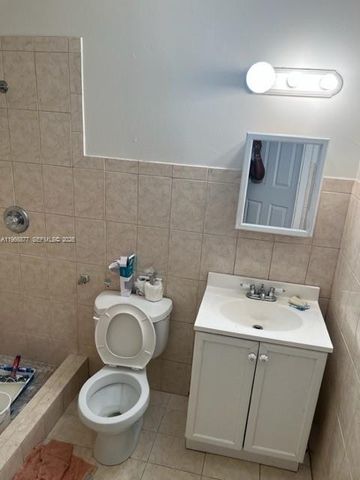 31 SW 8th Ct 1-2, Hallandale Beach, FL 33009