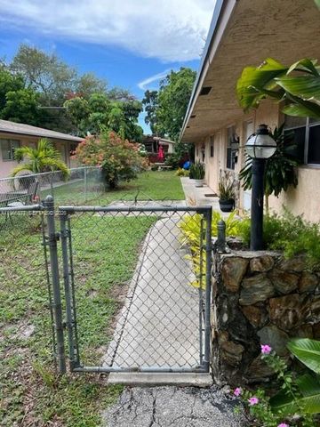 31 SW 8th Ct 1-2, Hallandale Beach, FL 33009