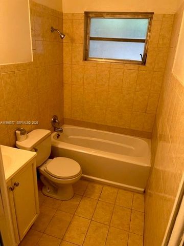 31 SW 8th Ct 1-2, Hallandale Beach, FL 33009