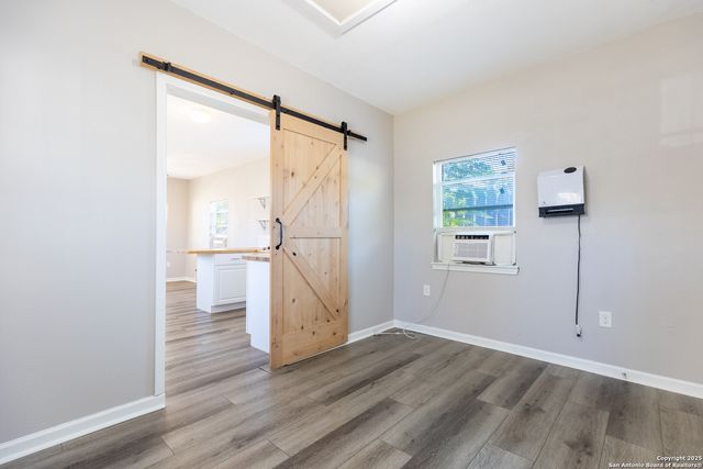 527 McKinley, San Antonio, TX 78210