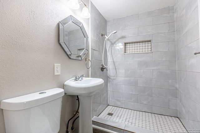 527 McKinley, San Antonio, TX 78210