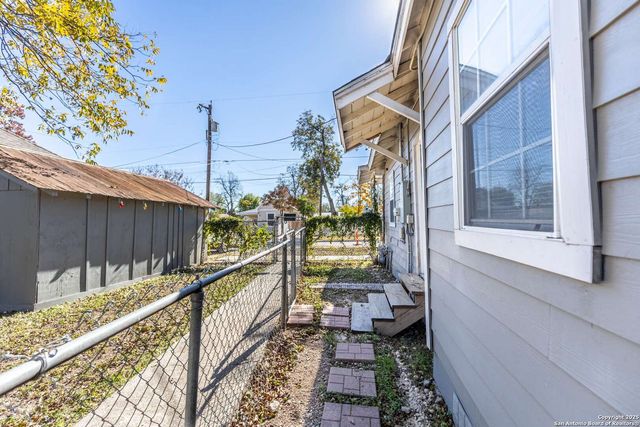 527 McKinley, San Antonio, TX 78210