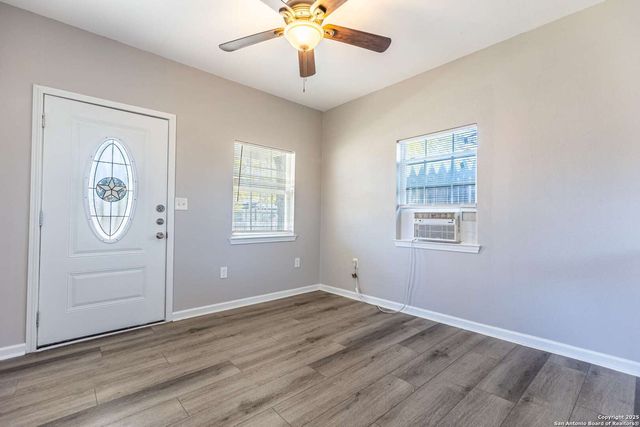 527 McKinley, San Antonio, TX 78210