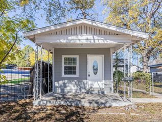 527 McKinley, San Antonio, TX 78210