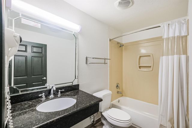 1025 Swanson Street 208, Houston, TX 77030