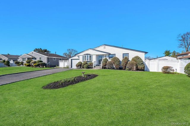 18 W 14th Street, Deer Park, NY 11729