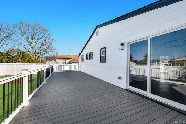 18 W 14th Street, Deer Park, NY 11729