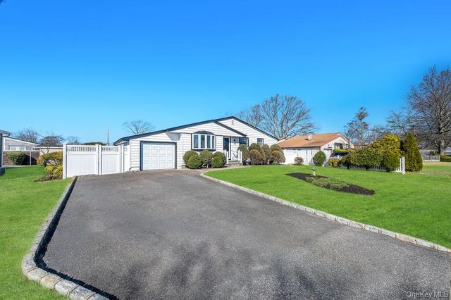 18 W 14th Street, Deer Park, NY 11729