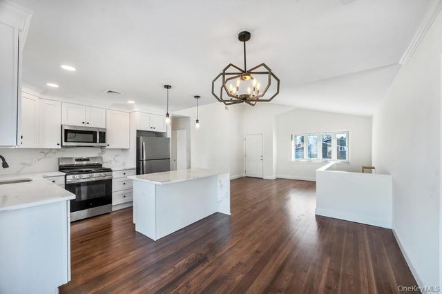 18 W 14th Street, Deer Park, NY 11729