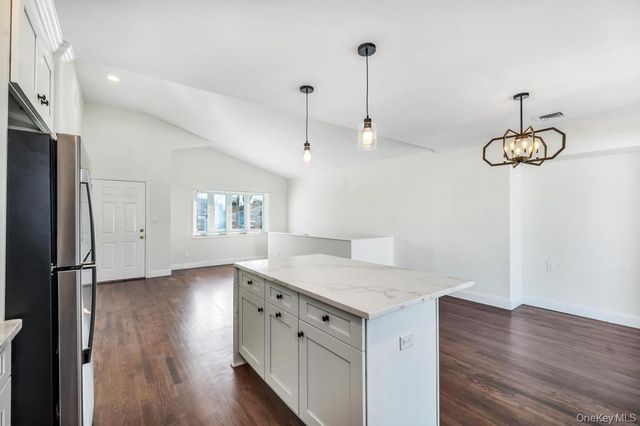 18 W 14th Street, Deer Park, NY 11729