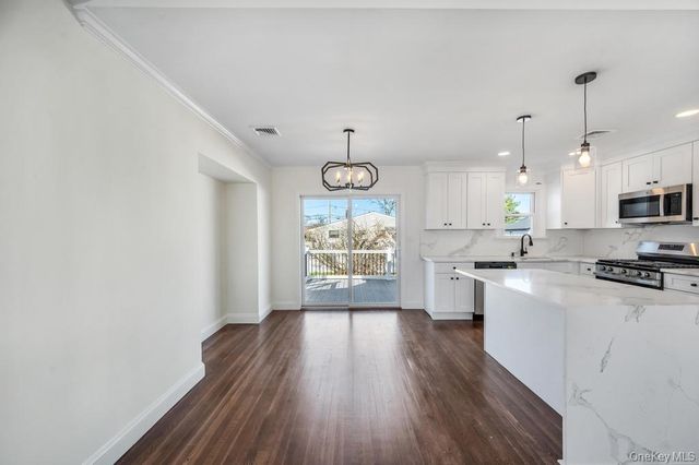 18 W 14th Street, Deer Park, NY 11729