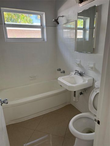 1721 NE 9th St 3, Fort Lauderdale, FL 33304