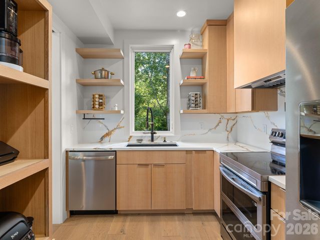52 Klimovych Road, Hendersonville, NC 28792