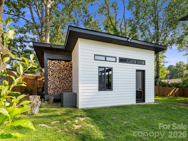 52 Klimovych Road, Hendersonville, NC 28792