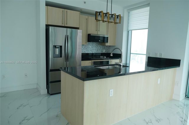 1111 SW 1st Ave 3320-N, Miami, FL 33130