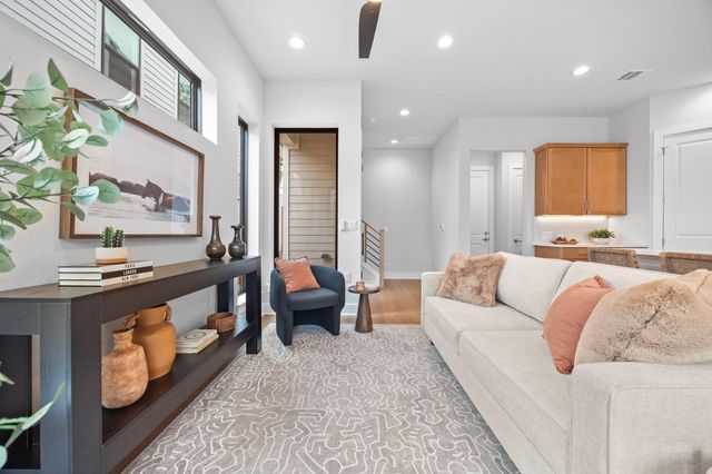 2707 Dulce LN 14, Austin, TX 78704