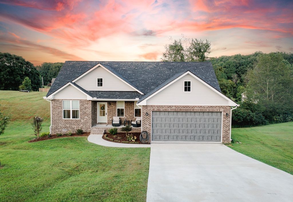 164 Lena Loop, Burns, TN 37029