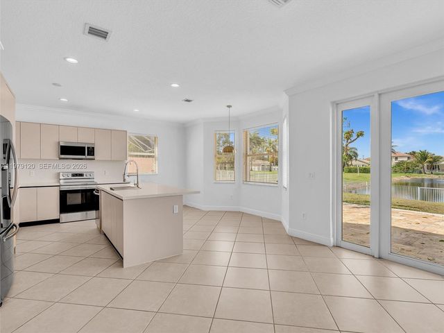 15363 NW 14th Rd, Pembroke Pines, FL 33028