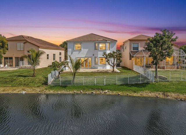 15363 NW 14th Rd, Pembroke Pines, FL 33028