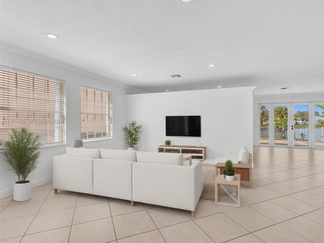 15363 NW 14th Rd, Pembroke Pines, FL 33028