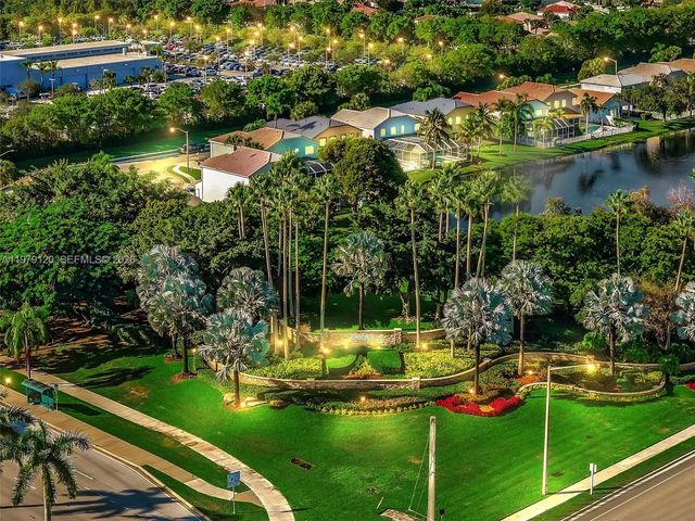 15363 NW 14th Rd, Pembroke Pines, FL 33028